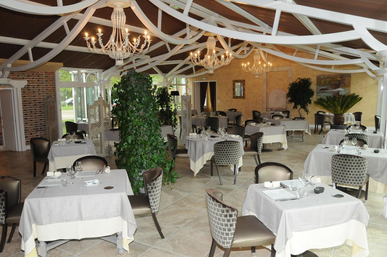 Logis Domaine De Valaudran Hotel Salbris Exterior foto