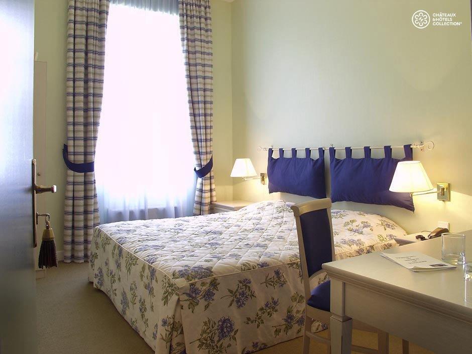 Logis Domaine De Valaudran Hotel Salbris Quarto foto