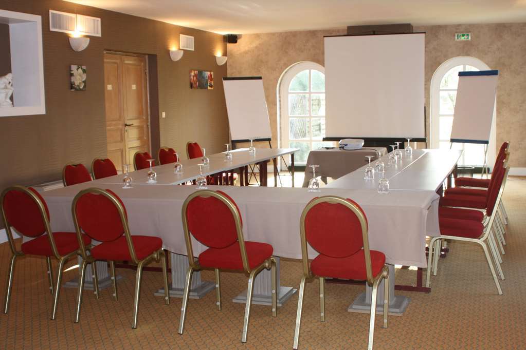 Logis Domaine De Valaudran Hotel Salbris Instalações foto