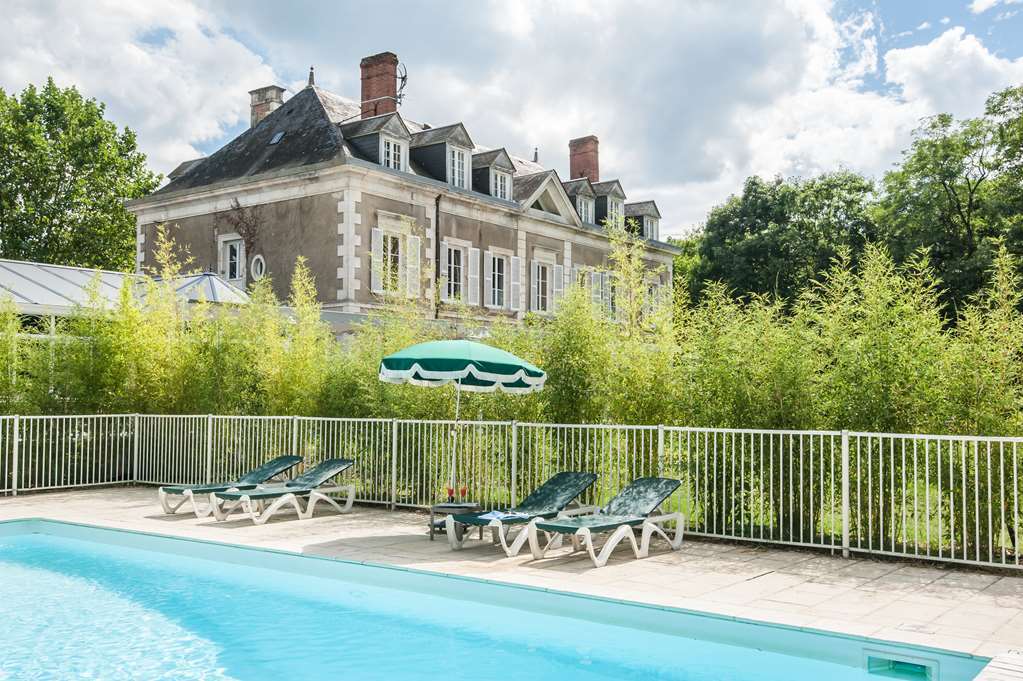 Logis Domaine De Valaudran Hotel Salbris Instalações foto