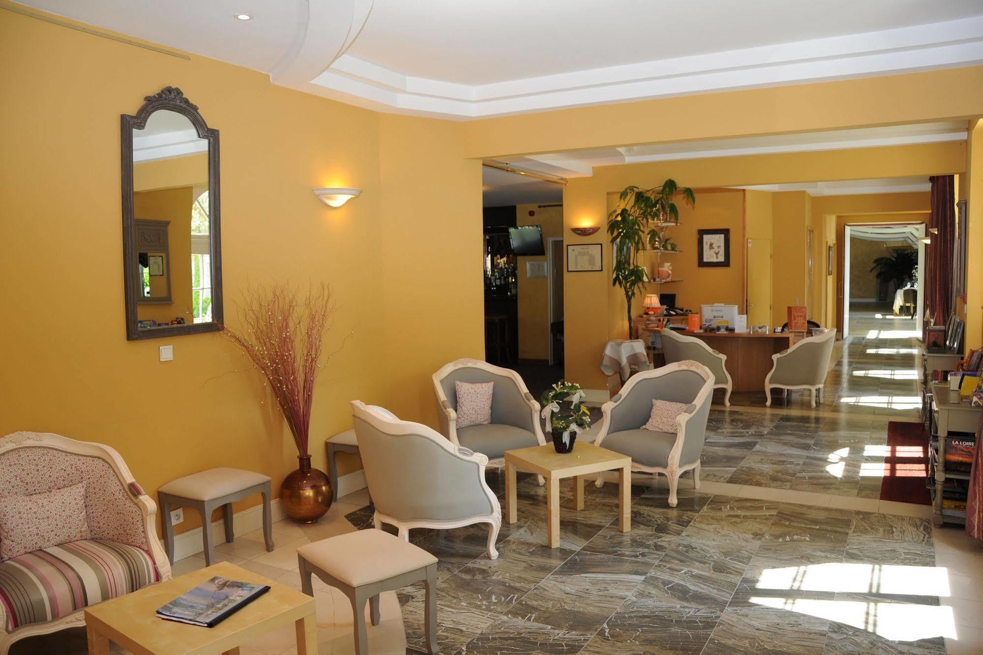 Logis Domaine De Valaudran Hotel Salbris Exterior foto
